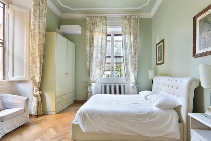 Elegant Apartment In The Historical Center. - Florence