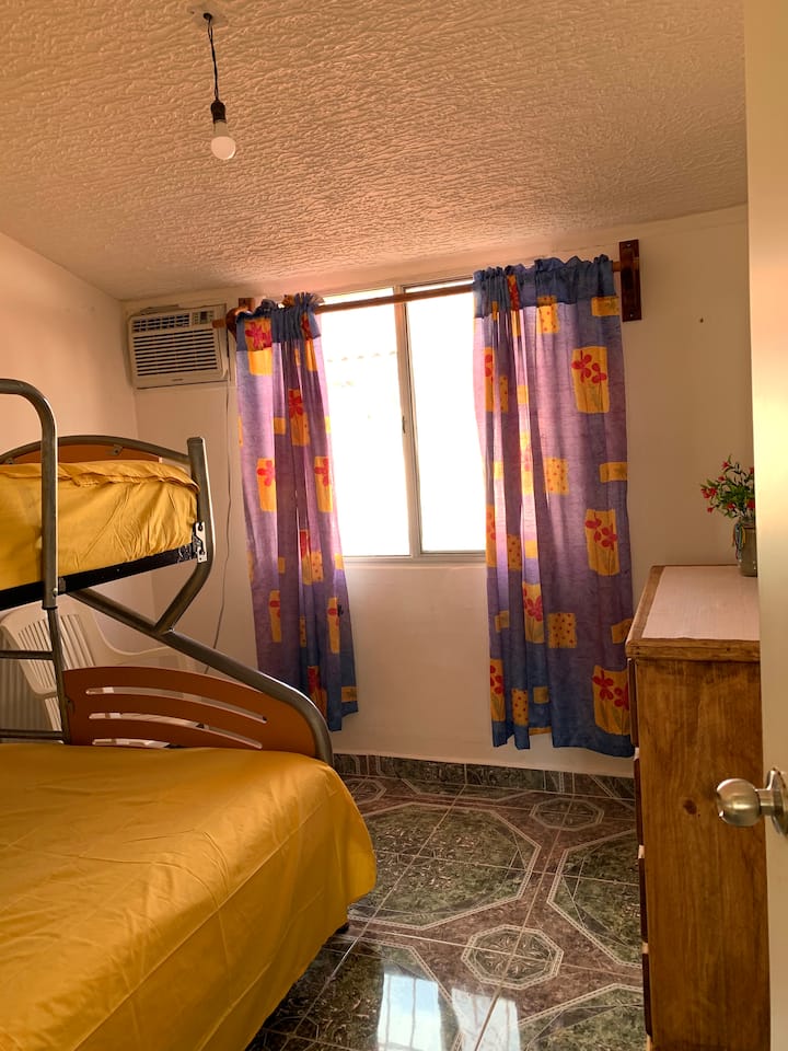 Chumba cha kulala na kitanda cha ghorofa