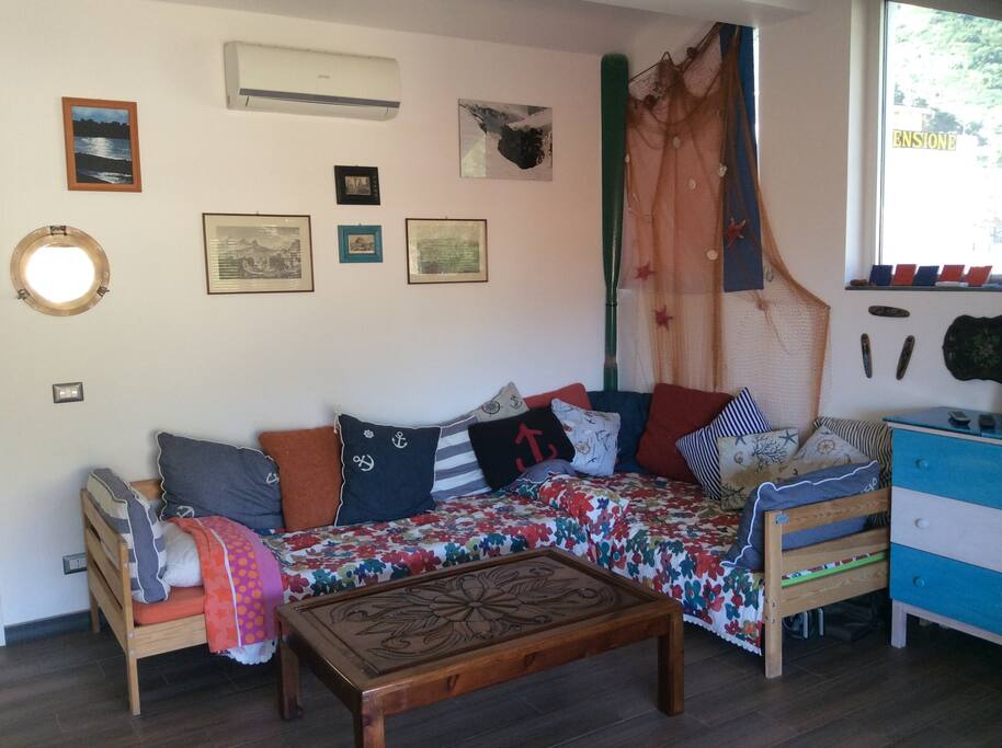 Divani letti nel soggiorno.