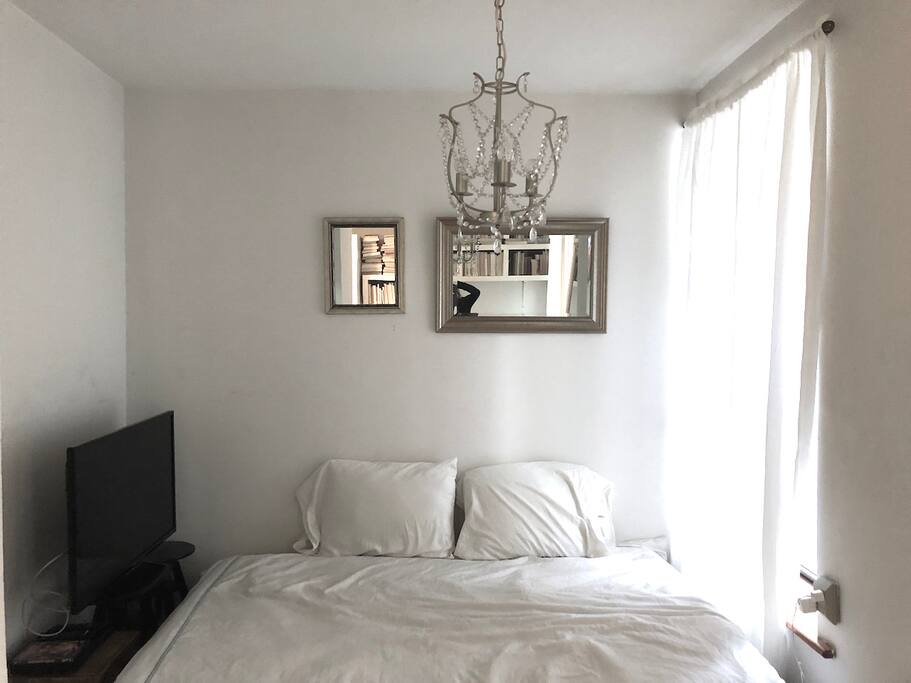 Full size bed with clean bed sheet