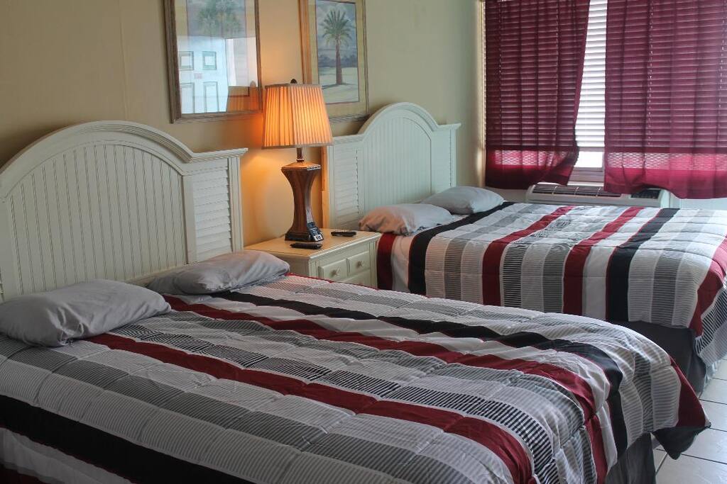 2 queen beds