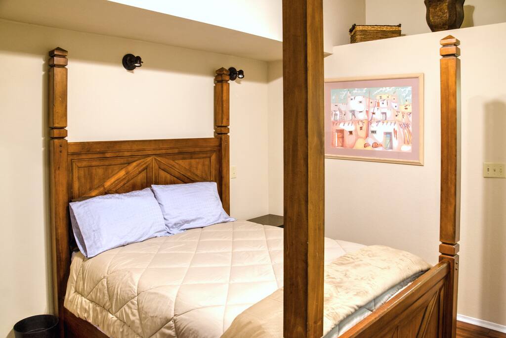 Queen bed.