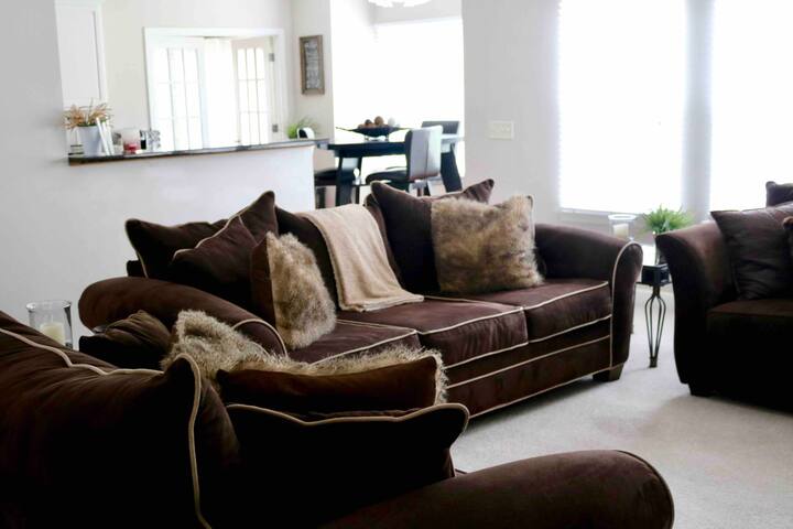 Gorgeous selfie space. Close to everything. gallery image 2