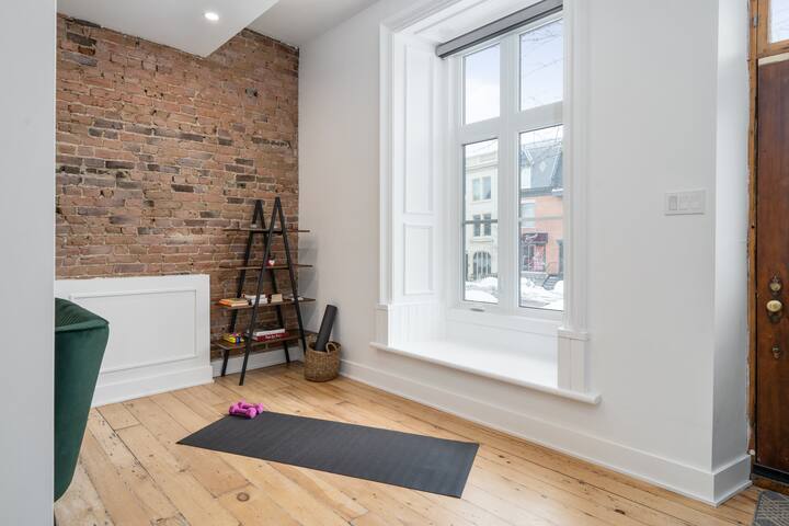 Chic & Spacious Plateau Hideaway – Sleeps 4+ gallery image 4