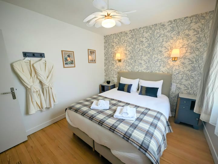 Chambre « Confidence » lit Queen Size 160x200.  Le Cémarose Gîte & Spa