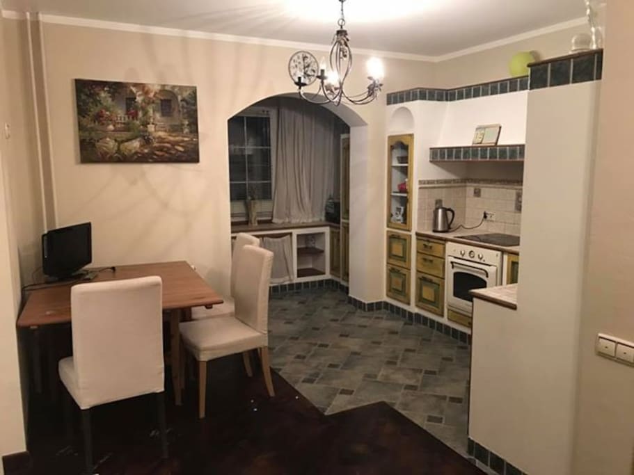 Кухня, в которой можно не только готовить, но и с гостями посидеть