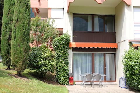 Lakefront apartment with beach and pool