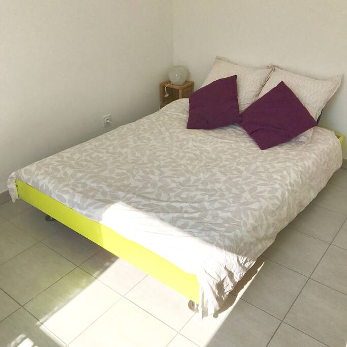 Lit de la chambre