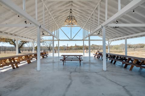 100 Acre Ranch with Pool, Game Barn & Wedding Area