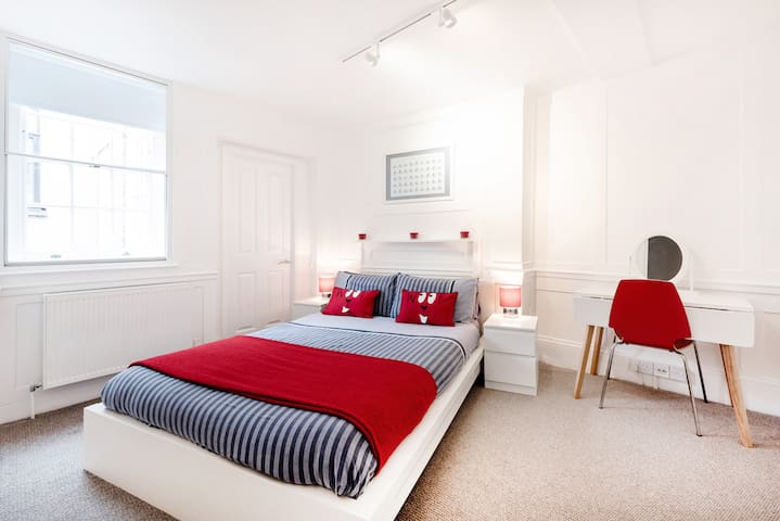 Central London Private Double room/ Soho
