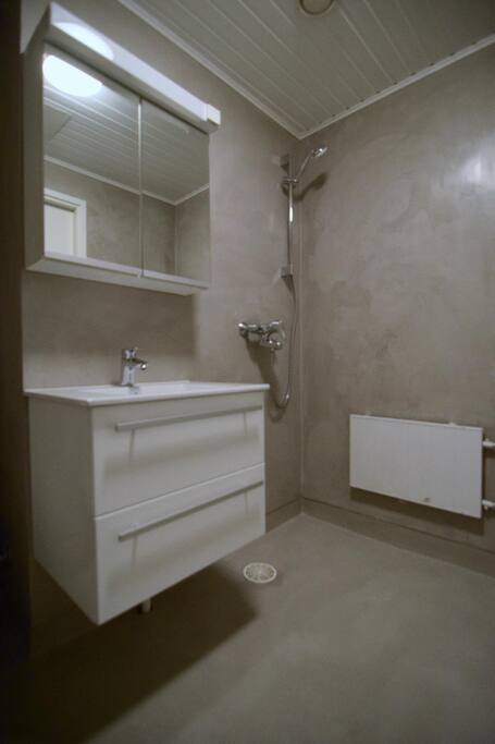 Kylpyhuone / Bathroom