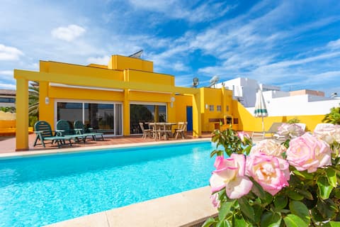VILLA MARIPOSA INCREDIBLE VIEWS BY THE SEA.