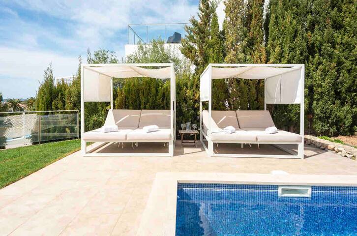Orquidea, deluxe villa sea views jacuzzi & 2 pools