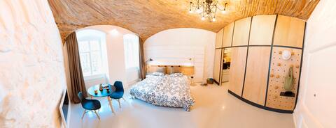 STUDIO K in historic city centre (free parking)
