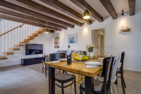 Top Airbnb: Luxurious Villa Veli Dvor on the island of Losinj in Nerezine