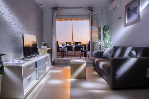 Top Airbnb: Gloria IN,4* app.on the beach,terrace,free parking in Gradski Kotar Trstenik