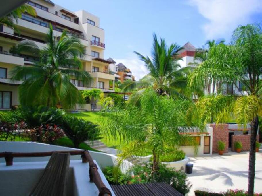 Very wide open and common areas with delightful views to the ocean and mountains