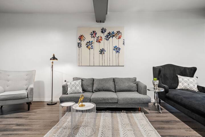 Huge & Stylish – 3BR – Sleeps 10 – Top Location gallery image 4