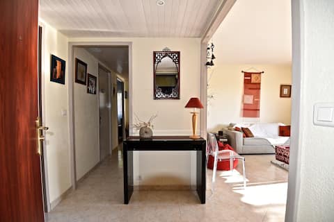 Annonce Airbnb populaire: Sunny 3 room apartment near seaside à Saint Raphaël