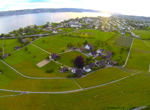 Holiday chalet in the vineyard on the lake