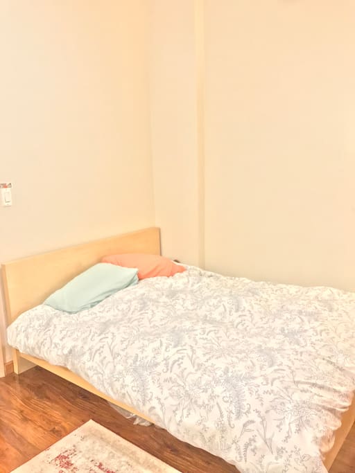 Comfy bed and Casper mattress :)