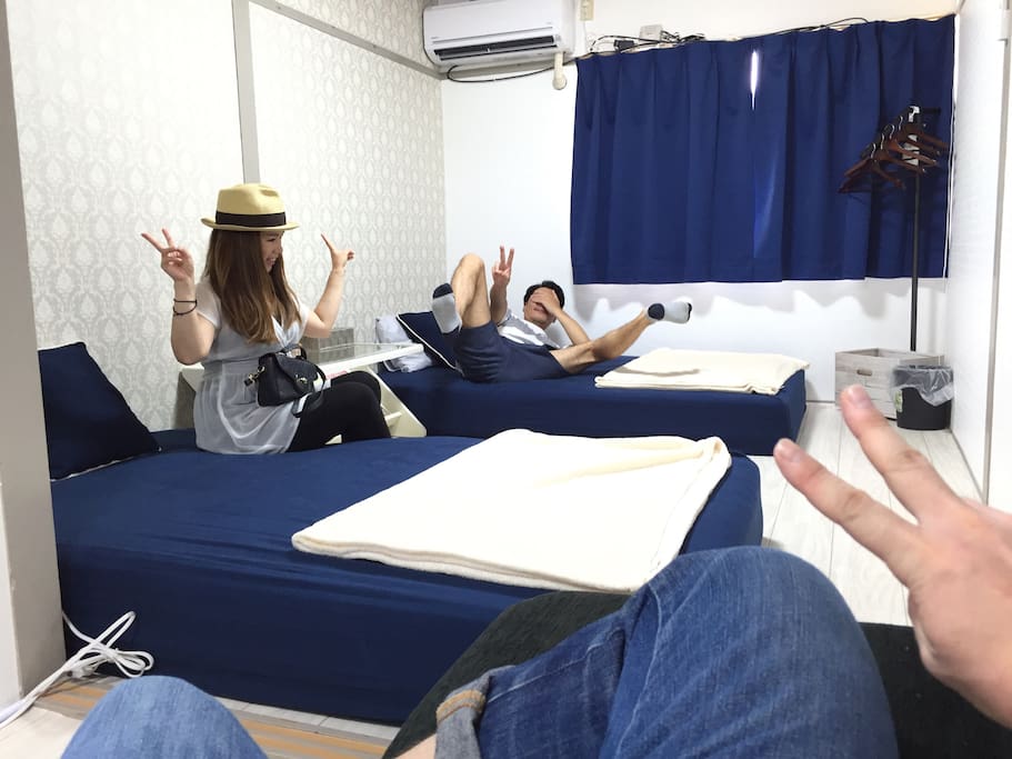 3 people comfortable!