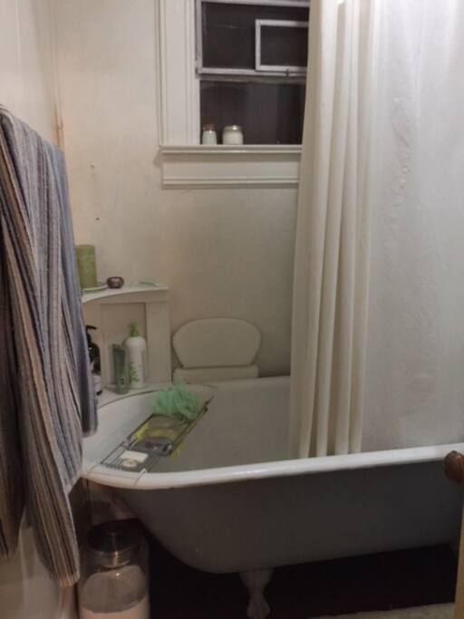 Old school claw foot bathtub