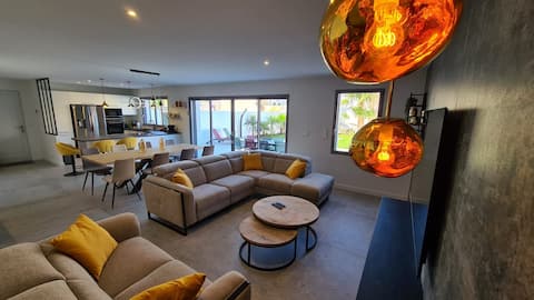 Top Airbnb: Charming villa - heated pool from 3/4 to 11/2 in La Flotte