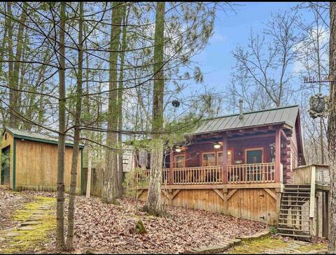 Shamrock Hideaway w/ Party Barn and Hot tub