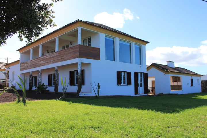 FAMILY HOUSE _STA BARBARA BEACH _ RAL 466