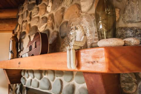 Top performing Airbnb: The Lazy Elk | Private Mountain Lodge + Hot Tub in Columbia Shuswap