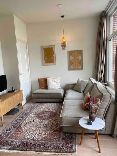 Popular Airbnb listing: Nice,new app. nearby Center/Jordaan in Frederik Hendrikbuurt