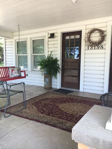 Mammaws Little White Farmhouse