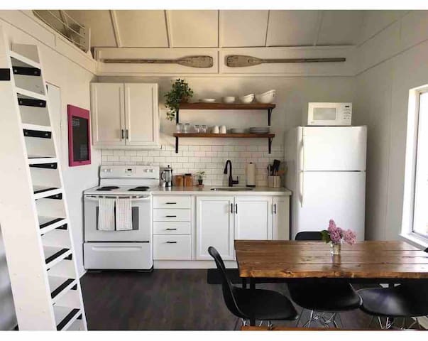 Airbnb East Lake Vacation Rentals Places To Stay Ontario