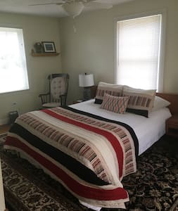 Queen Room of the WahooStop