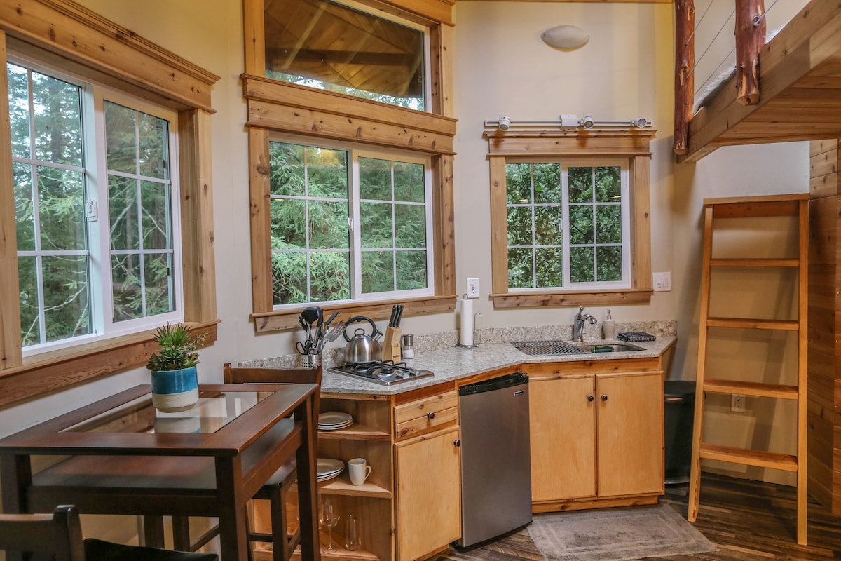 Cedar TreeHouse in Aptos Mountain Retreat & Spa - Treehouses Cedar TreeHouse in Aptos Mountain Retreat & Spa - Treehouses