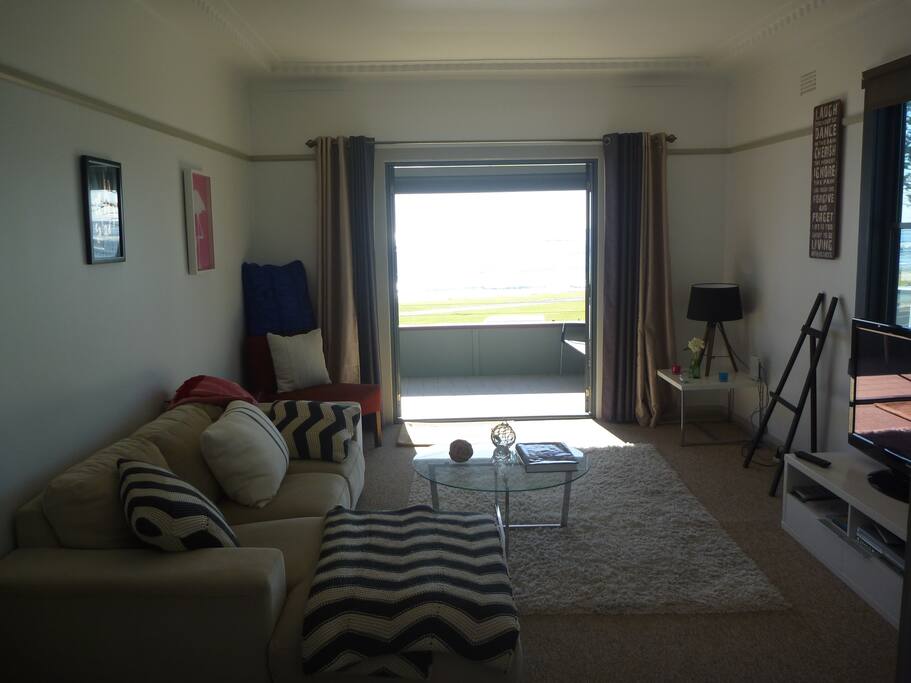 Lounge looking directly to beach