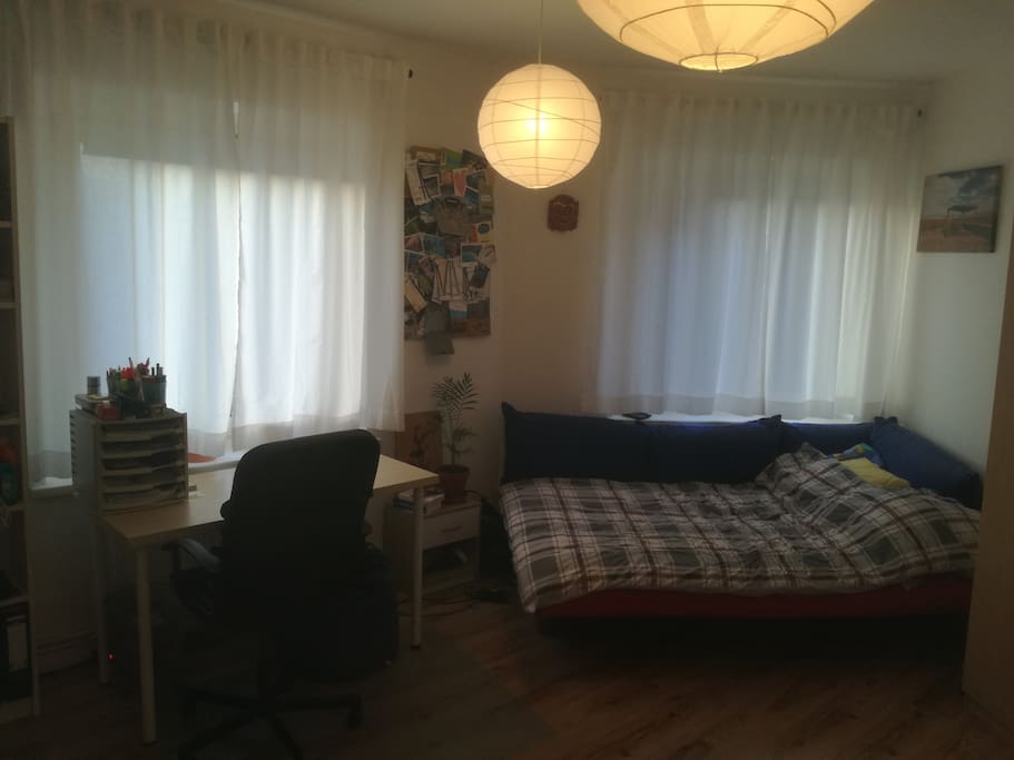 Schlafzimmer 1