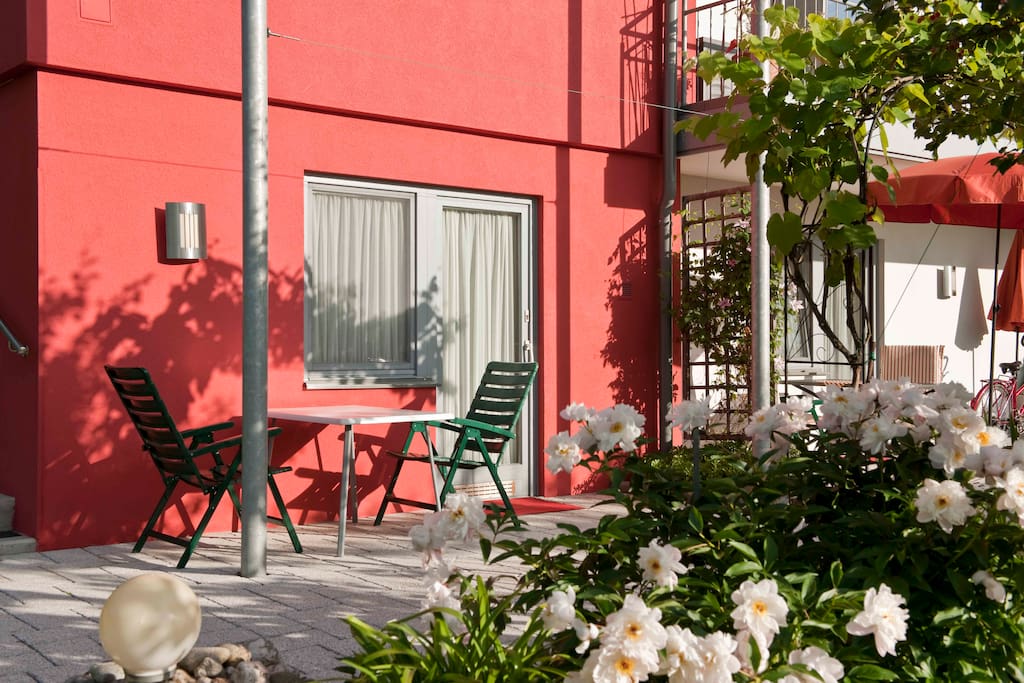 die Mahlzeiten auf der Terrasse schmecken bei der schönen Aussicht besonders gut