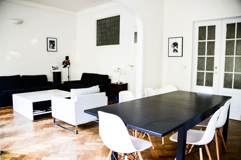 The living room, to rest, to eat. Le salon pour se reposer, pour dinner