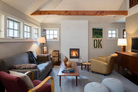 Successful Airbnb property: Peaceful streamside in nature near skiing & hike in Pine Hill