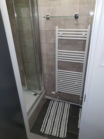 Lovely 4 bed house in bermondsey gallery image 2