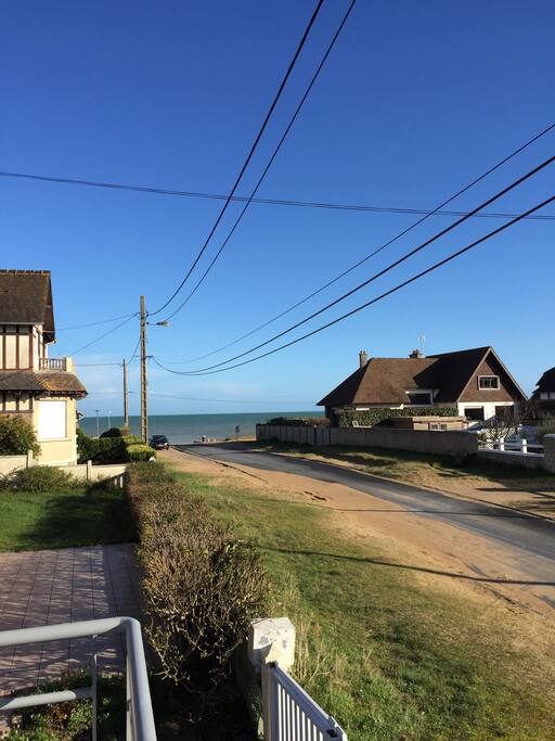 Vue de la terrasse ... La plage