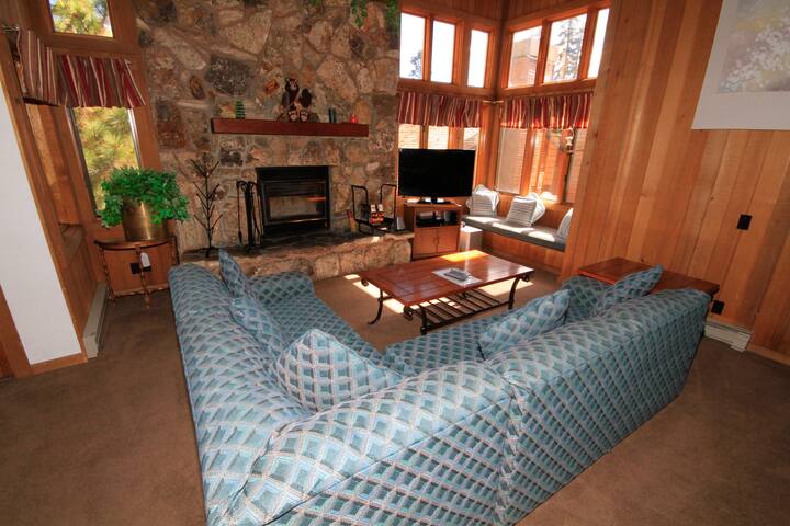 Mountainback Condominiums managed Airbnb listing 2