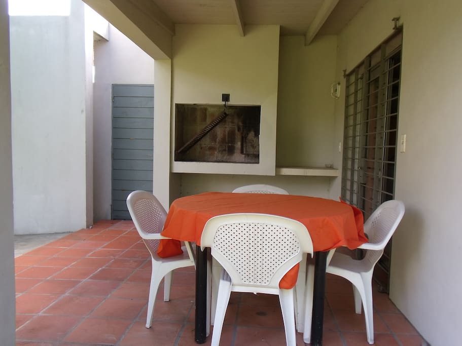 Terraza y parrillero