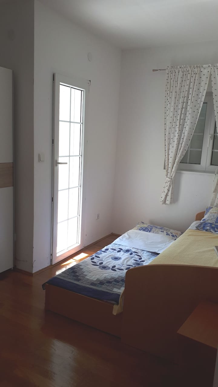 الغرفة رقم 2. شخصان