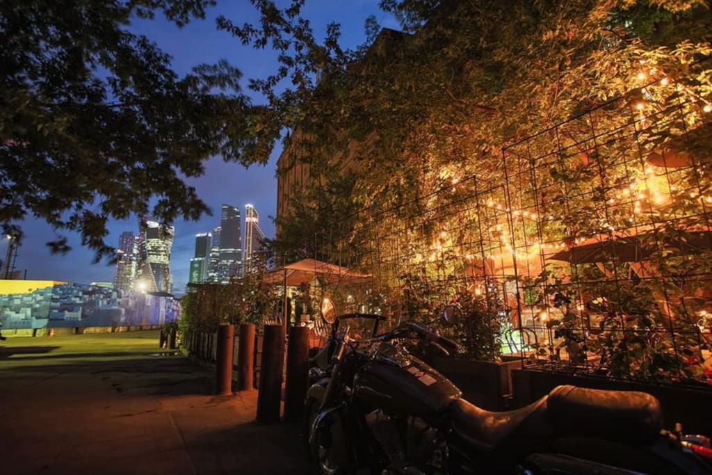 Terrace for a cozy evening pastime/Уличная терраса для уютного вечернего времяпрепровождения