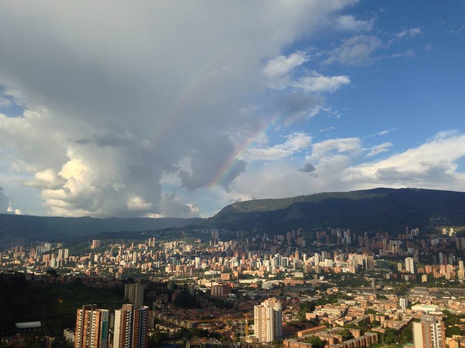 Ciudad de Medellín vista desde la habitación
