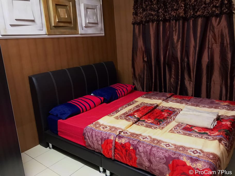 The second room only consists of queen bed and drawer but yet, can be considered complete!