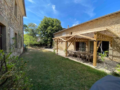 11 bedrooms – Valence TGV 10 minutes – Quiet – Sleeps 20